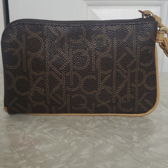 CALVIN KLEIN Signature Brown Wristlet - Picture 2 of 5